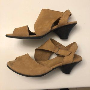 Arche Nubuck Comfort Sandal NWOT Sz 10